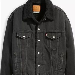 Levi’s Dad Sherpa Trucker Jacket in Black